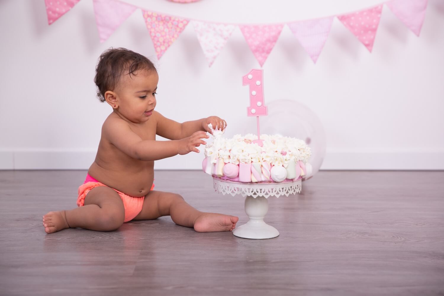 smashing cake
