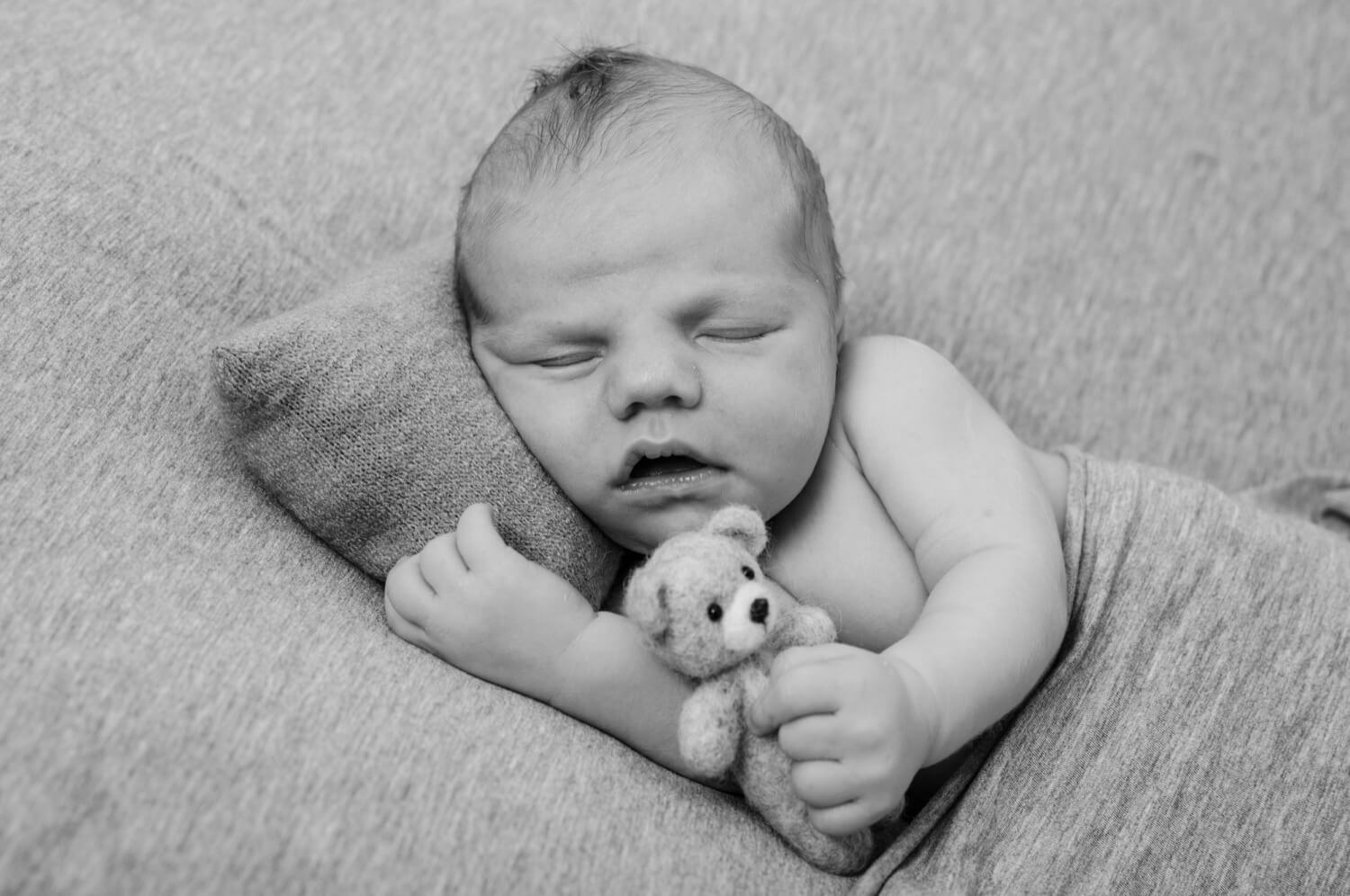 Servizio fotografico newborn Varese