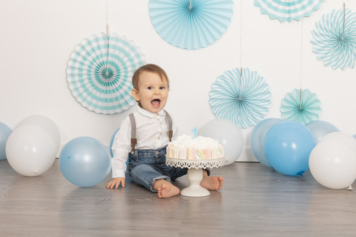 smashing cake